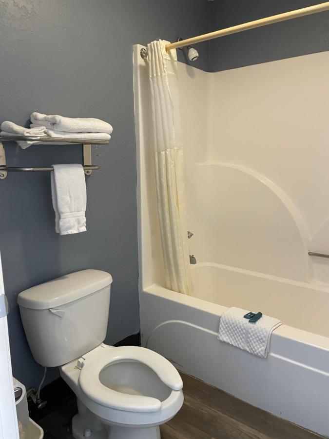 Deerfield Inn Adamsville Екстериор снимка