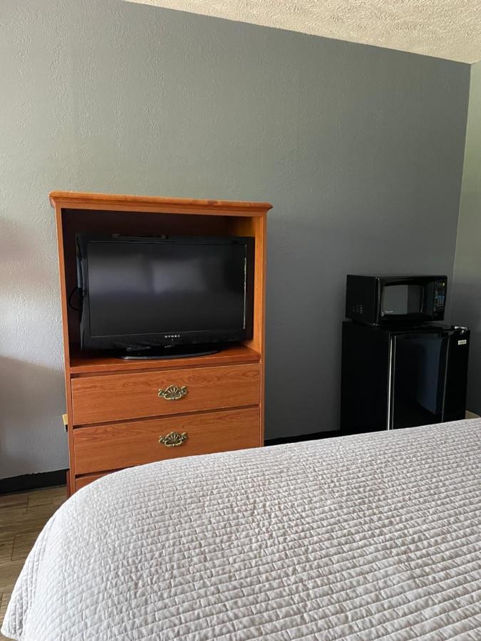 Deerfield Inn Adamsville Екстериор снимка