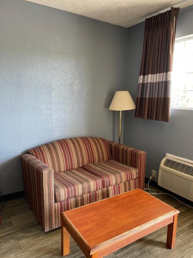 Deerfield Inn Adamsville Екстериор снимка