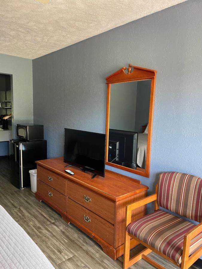 Deerfield Inn Adamsville Екстериор снимка